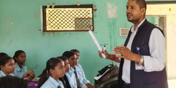 तौलेश्वरनाथ संस्कृत माध्यमिक विद्यालयमा स्वास्थ्य बीमासम्बन्धी अभिमुखीकरण कार्यक्रम सम्पन्न