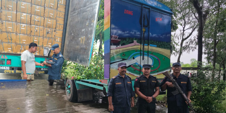 बिलमा बिजक नम्बर नभएको ५२ लाख रुपैयाँभन्दा बढीको रेडिमेड सर्ट बरामद